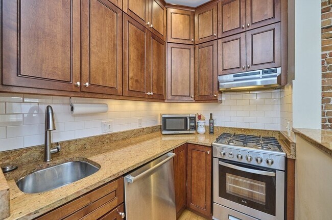 Building Photo - 89 Waltham St