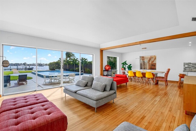 Building Photo - 2910 N Flagler Dr