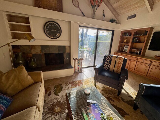 Building Photo - 310 Forest Hills Dr