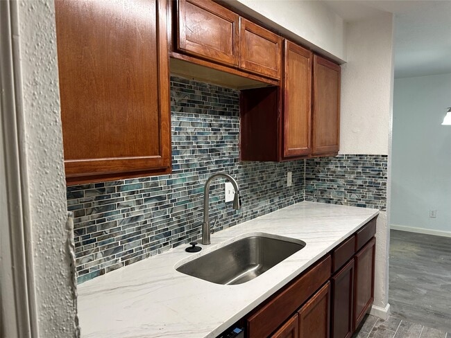 Building Photo - 9700 Leawood Blvd