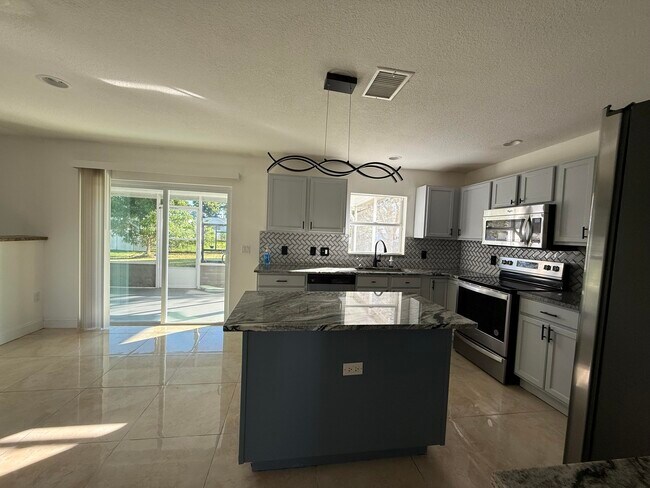 Building Photo - 1925 SW Libra Ln