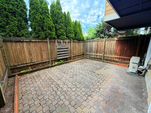 Building Photo - Lovely Ballard Townhome - Exceptional Location! AVAILABLE NOW!