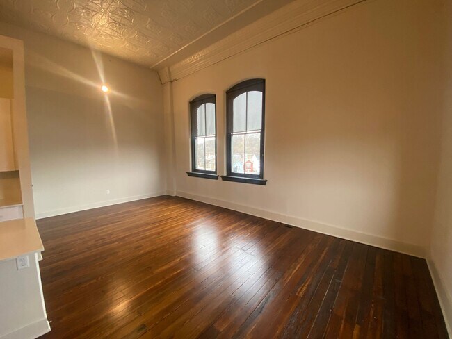 Building Photo - 1 Bedroom Flat