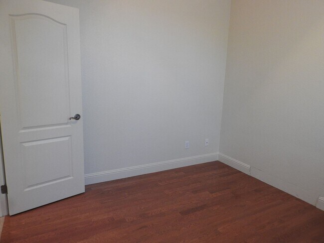 Building Photo - Empire Ranch!!