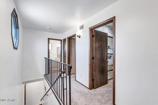 Building Photo - 1401 W Ocotillo Rd