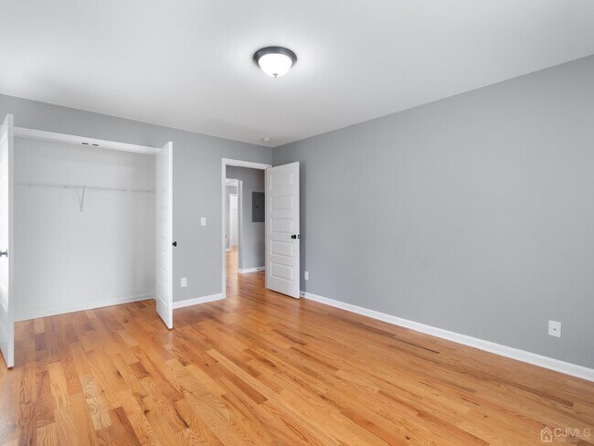 Building Photo - 348 1st St
