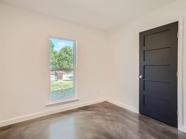 Building Photo - 6035 Bluebell Cir