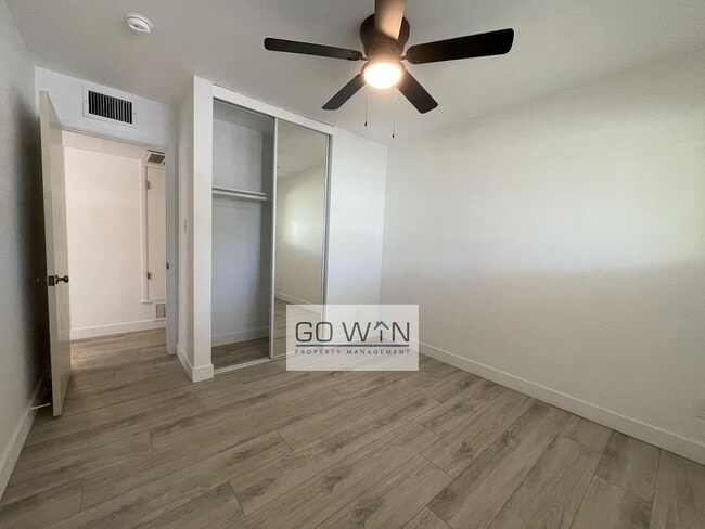 Building Photo - 4 Bed/ 2 Bath - House With Backyard!