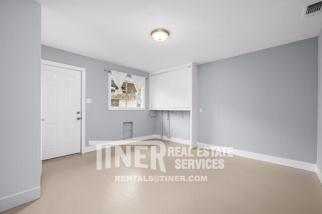 Building Photo - Carmichael Gem - Walking Distance to Ancil...