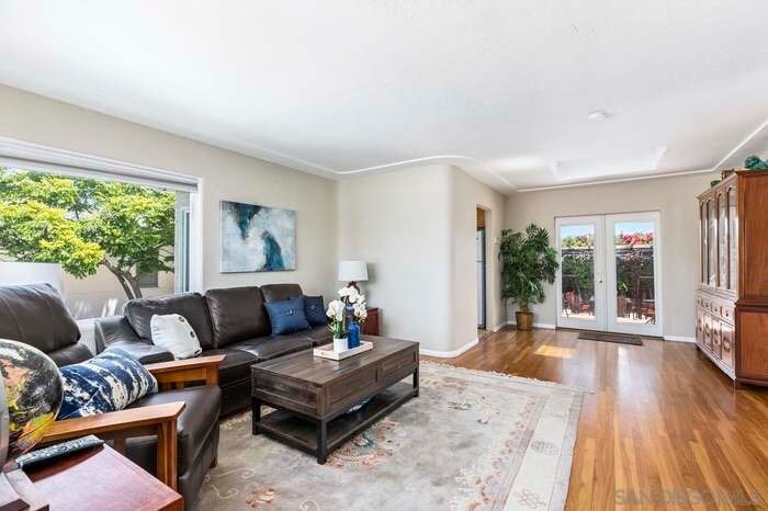 Building Photo - 5833 Estelle St