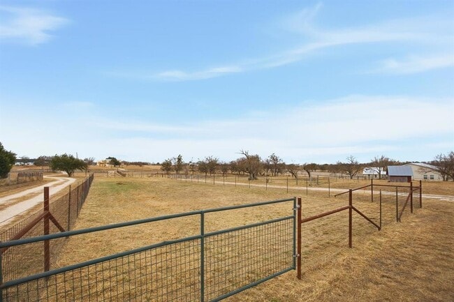 Building Photo - 610 Eastview Dr