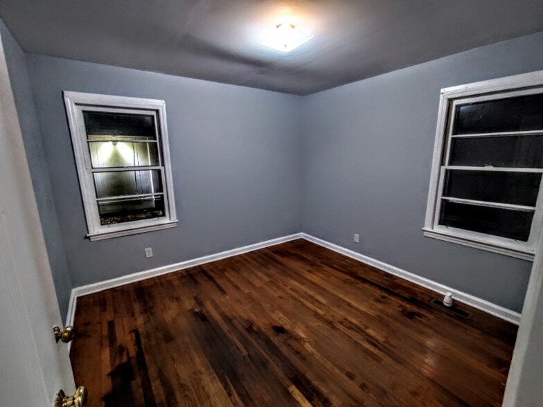 Building Photo - 100 Willow Ave