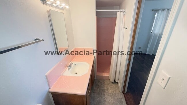Building Photo - Three Bedroom Ranch Style Home