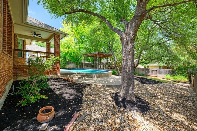 Building Photo - 1309 Horseback Hollow