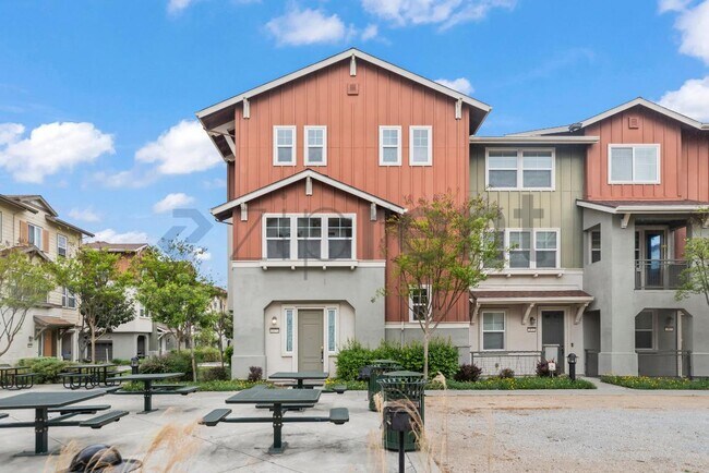 Building Photo - 2077 Kiwi Walkway