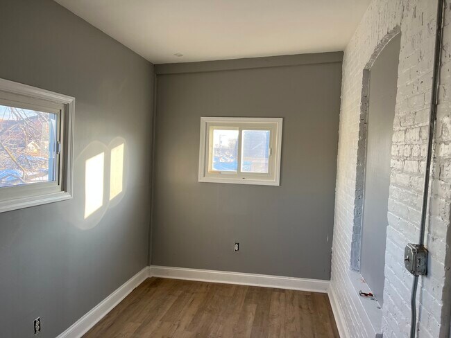 Building Photo - 1451 N Massasoit Ave