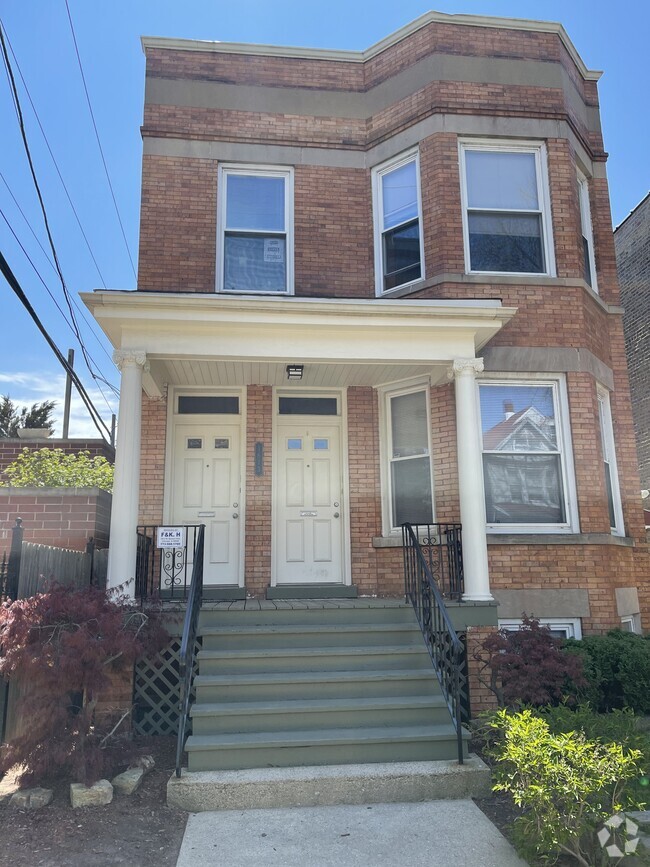 Building Photo - 1613 W Berwyn Ave