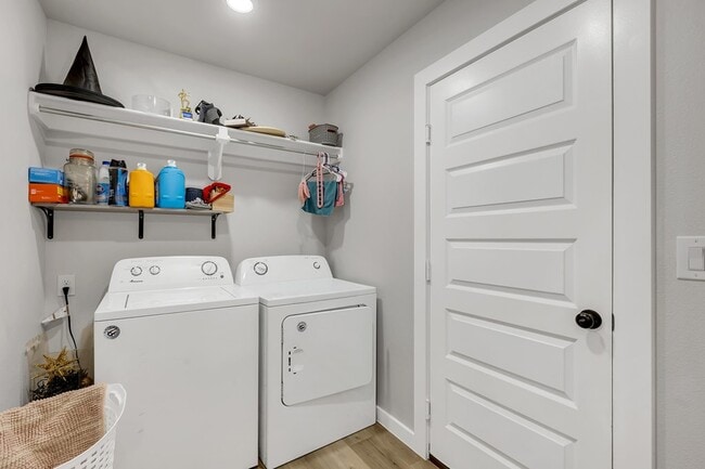 Building Photo - 460 Staghorn Dr