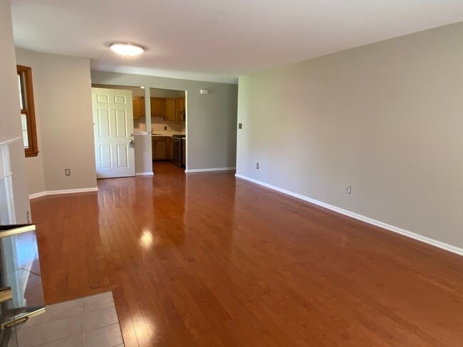 Building Photo - 2205 Brookhaven Dr