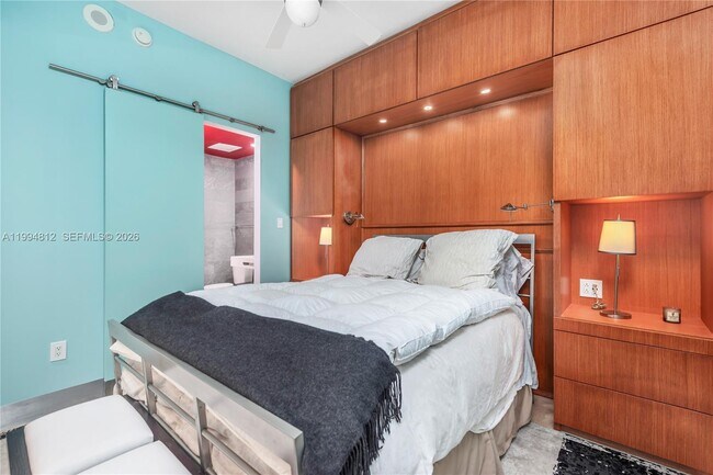 Building Photo - 100 South Pointe Dr