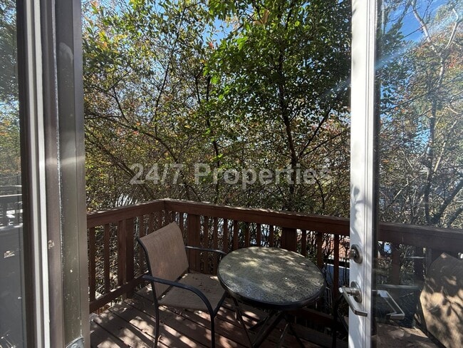 Building Photo - Cozy and Spacious Townhome w/ Deck & Balco...