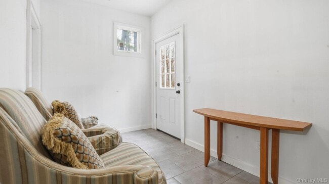 Building Photo - 420 Maple Ave S