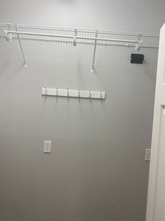 Building Photo - 4 Bedroom 3 Bath Waterfront Home in Gramercy Farms for RENT!