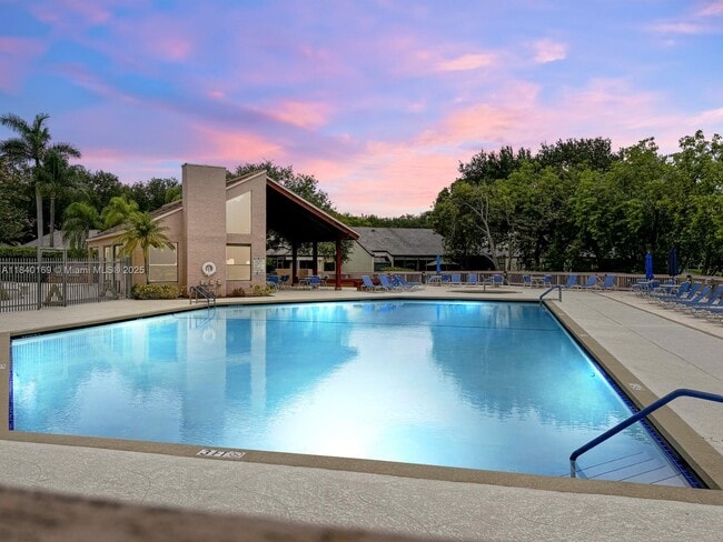 Building Photo - 9348 Chelsea Dr S