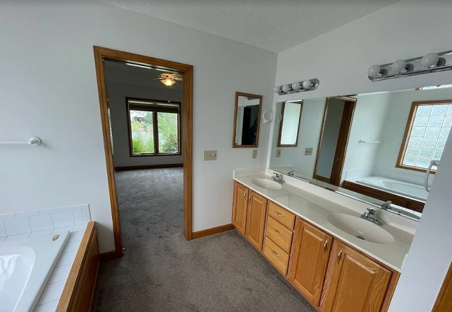 Building Photo - 16134 Silver Shadow Ln