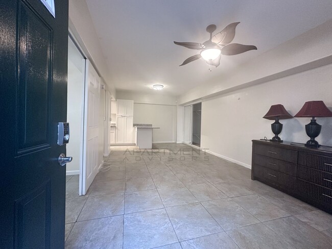 Building Photo - Flat $500 1st Month Rent Special! | Prime ...