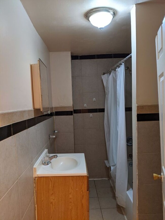 Building Photo - Three-Bedroom Apartment Near Public Transportation