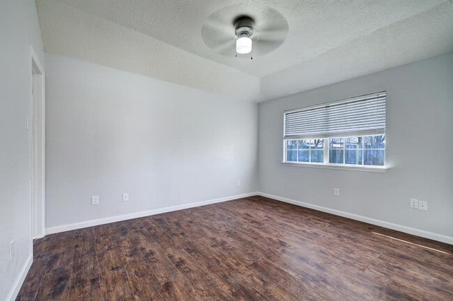 Building Photo - 15102 Jordan Oaks St