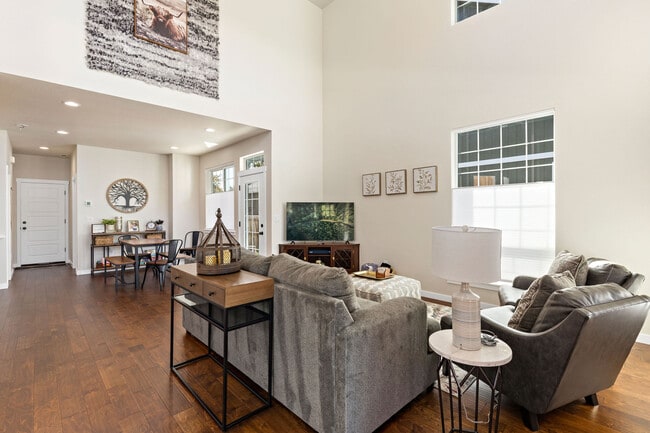 Building Photo - 1019 SW J St