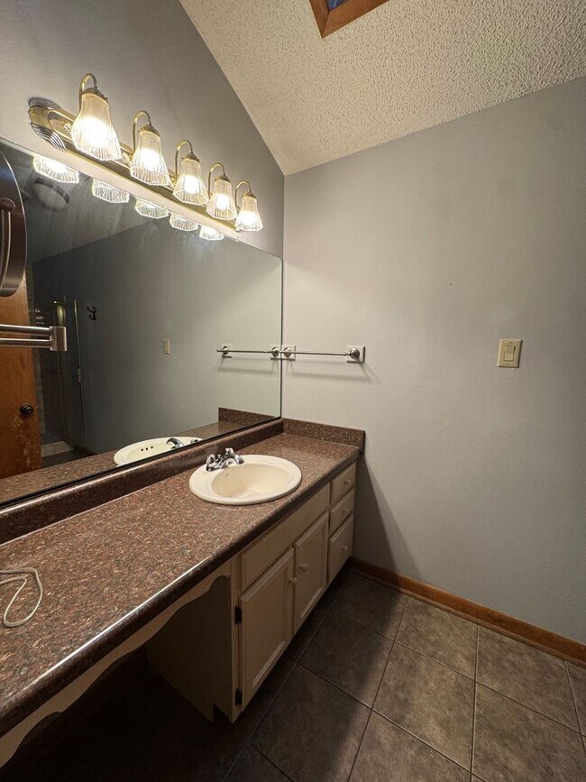 Building Photo - Spacious 2 Bed / 2 Bath Condo in Greenbria...