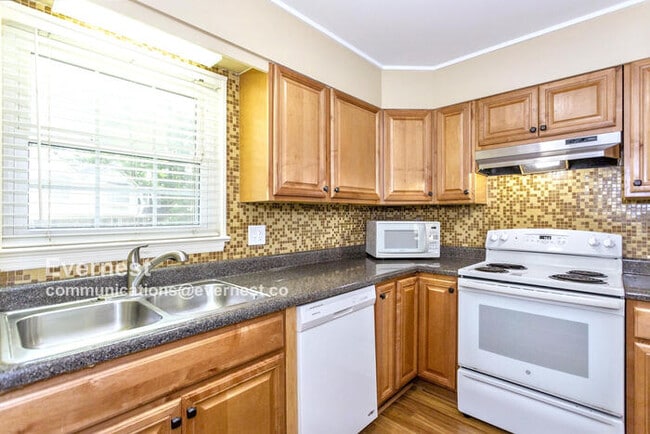 Building Photo - 804 Vestavia Villa Ct