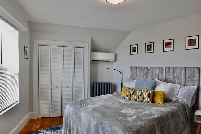 Building Photo - 14 Castlerock St