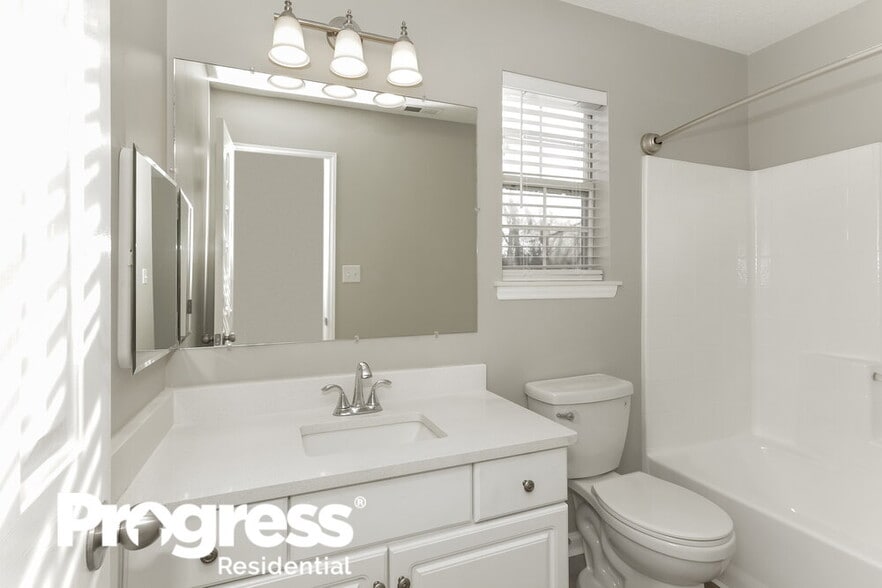 Building Photo - 2601 Clarencefield Dr