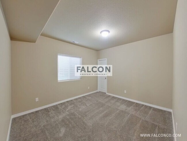 Building Photo - 9958 Golf Crest Dr