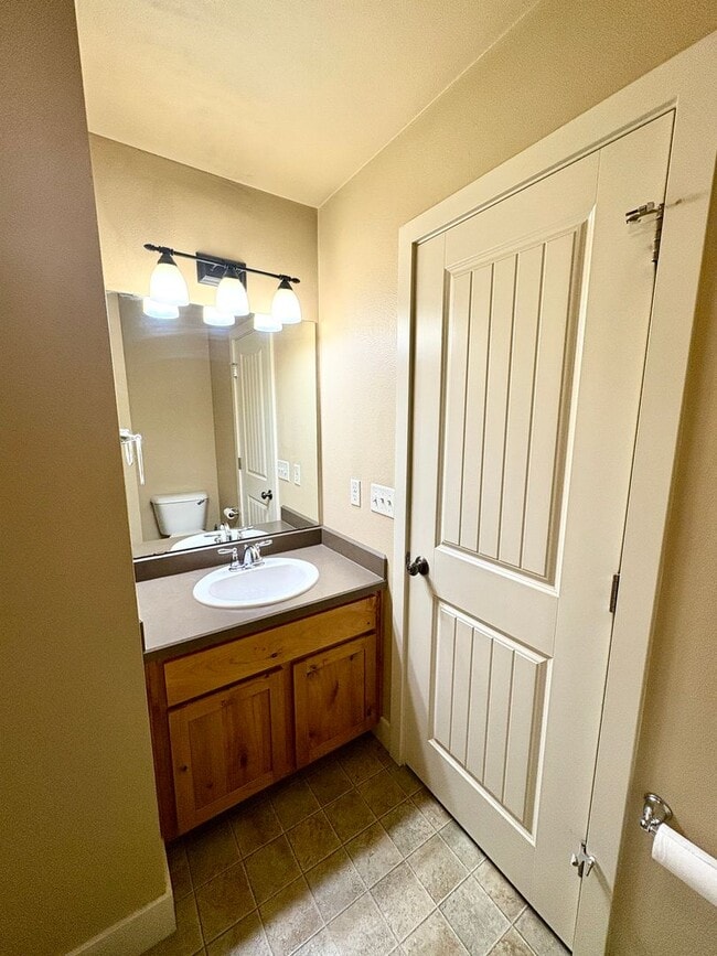 Building Photo - Beautiful West End Townhome – Spacious & M...