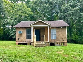 Building Photo - 720 Searcy Ave