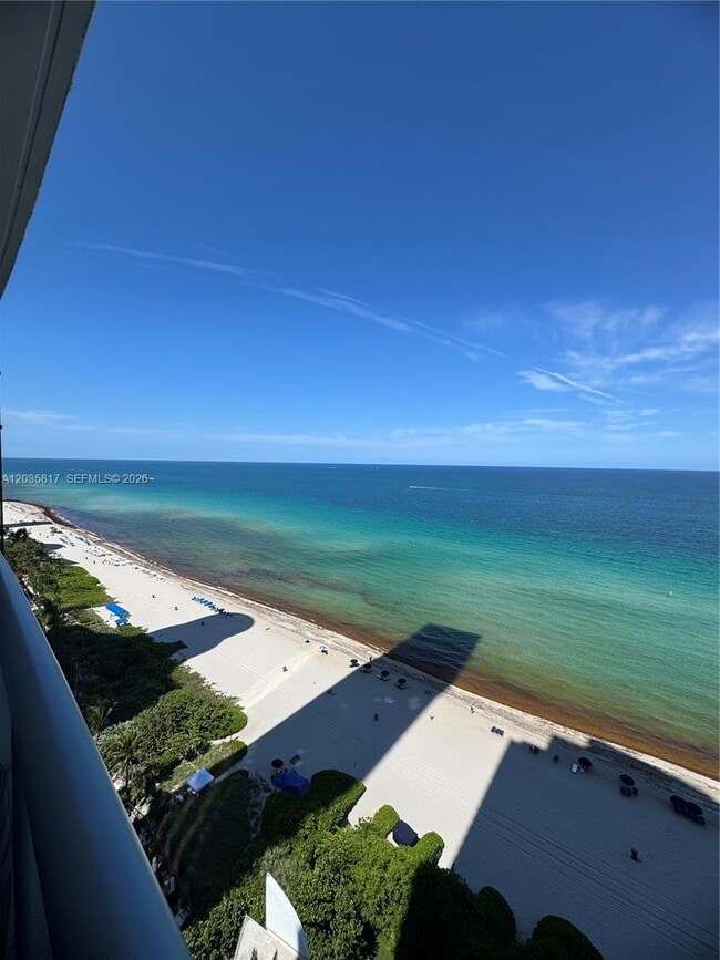 Building Photo - 17121 Collins Ave