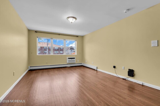 Building Photo - 309 4th Ave