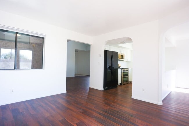 Building Photo - Stunning 3 Bed / 2.5 Bath Home w/ Loft, Two-Story Atrium & Remodeled Kitchen