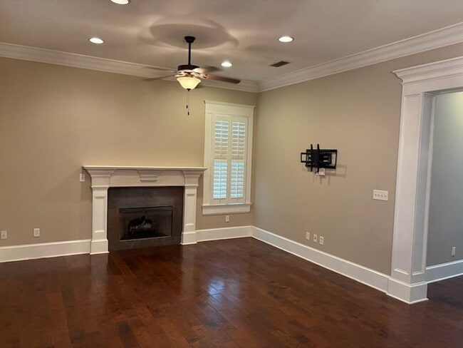 Building Photo - 108 Jamestowne Way