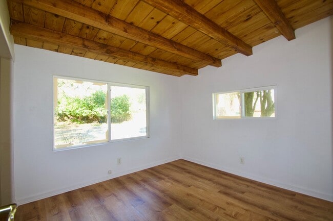 Building Photo - 2 Bedroom 1 bath - Bennett Valley