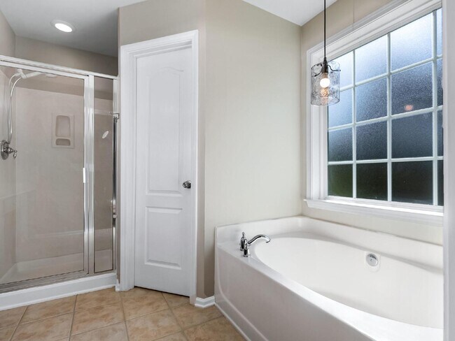 Building Photo - Cutters Spring-Providence Park!