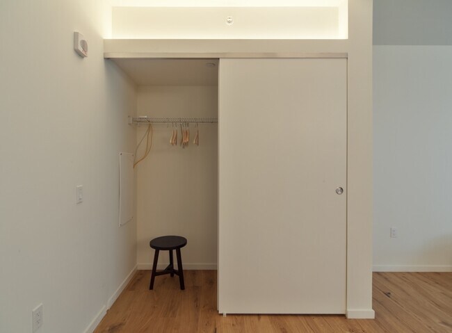 Building Photo - 400 Grove St