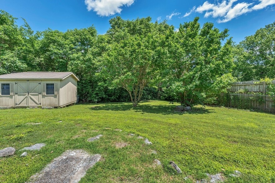 Building Photo - 3522 Hewlett Dr