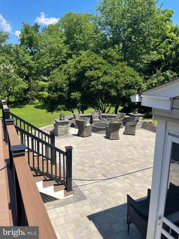 Building Photo - 1104 Dunvegan Rd