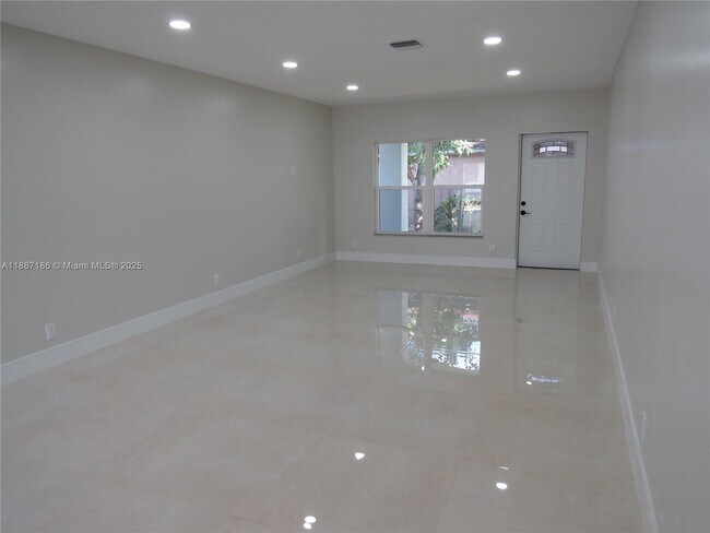 Building Photo - 1671 SW 44th Terrace